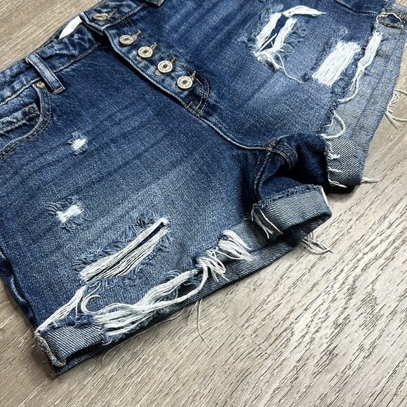 KanCan High Rise Distressed Turn Up Hem Denim Shorts Blue Sz 7/27 - Picture 3 of 10